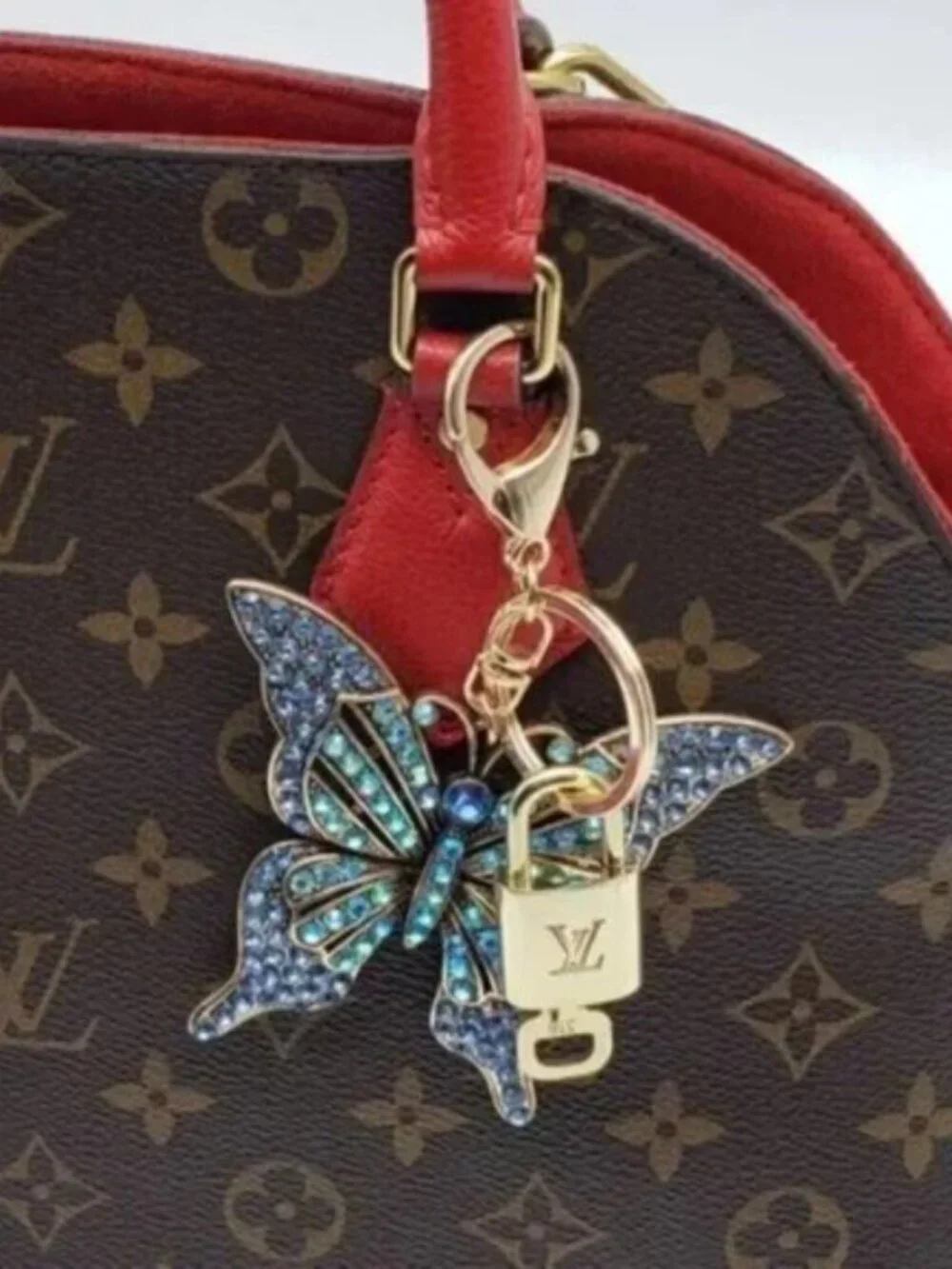 LV Authentic Gold Padlock 🔒 Key Set w/ Unbranded Butterfly Keychain Charm